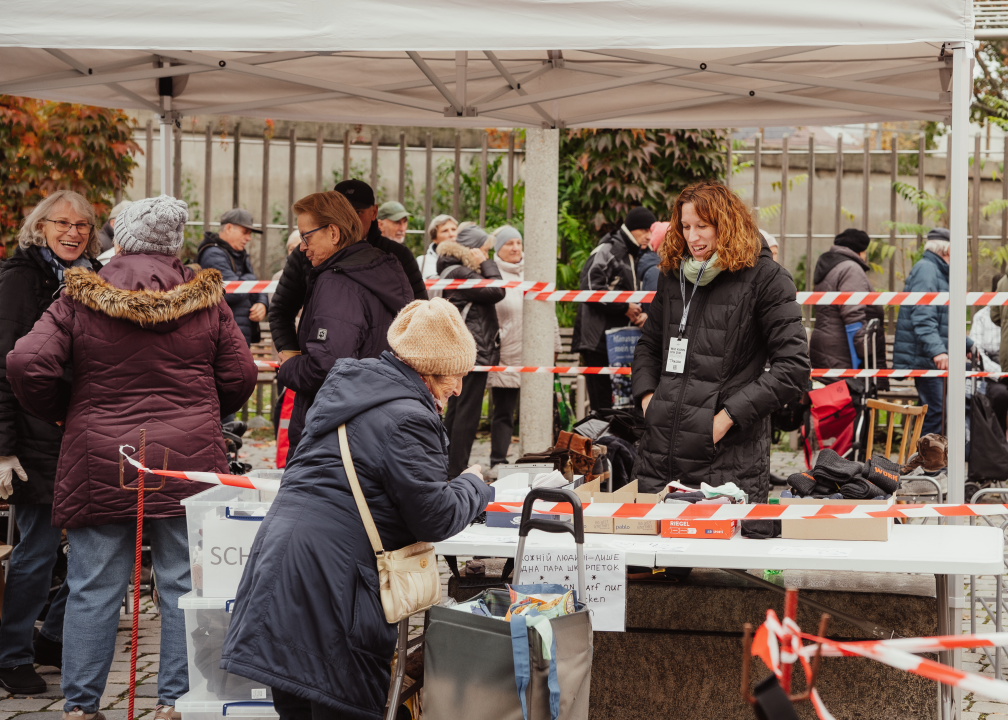 A stand with clothes to give away
